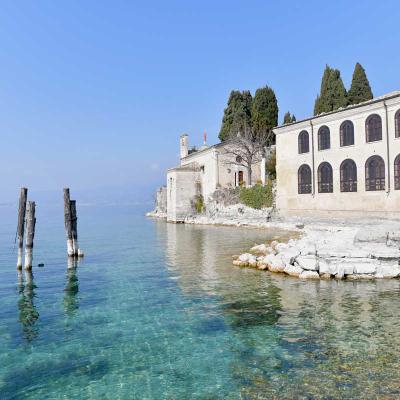 Glasklares Wasser am Gardasee
